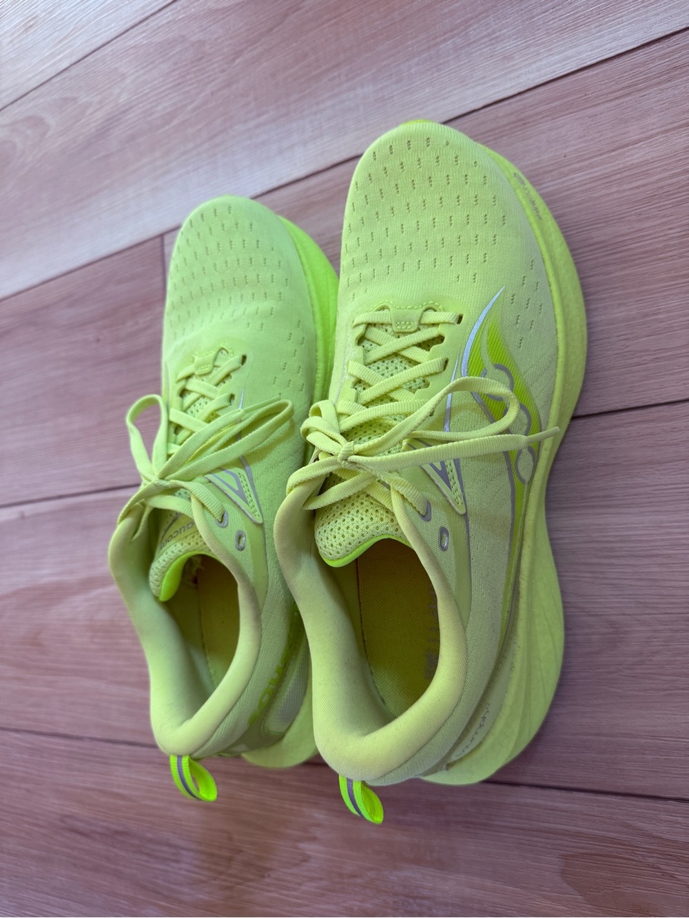Saucony Triumph 22 Women’s Running Athletic Walking Shoes Size 12 - Picture 3 of 7